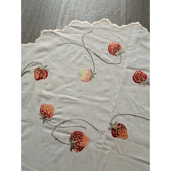 Vintage Round Embroidered Strawberry Tablecloth With Scalloped Edges 15" Diamete - Picture 3 of 6